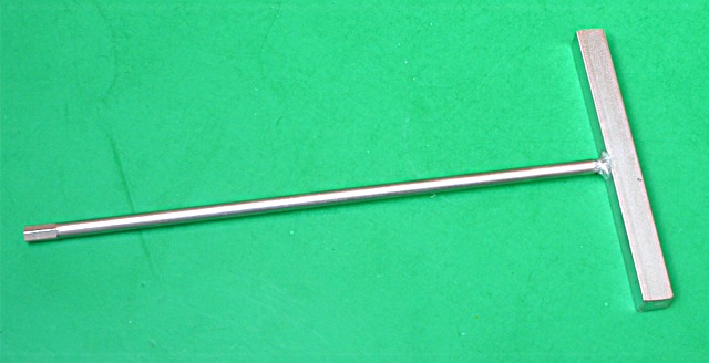 Klíč - skrutka ramene svítidla