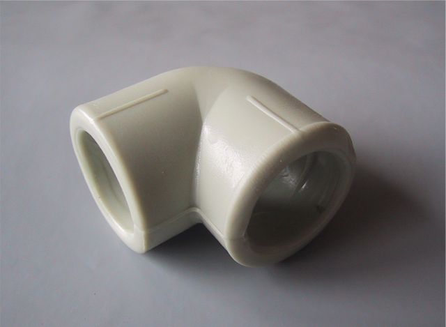 Koleno plast.vnitř.pr20