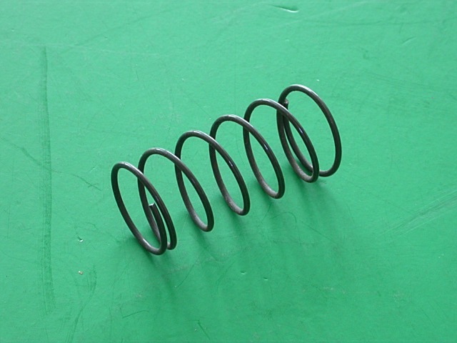 Pružina motoru zvedání