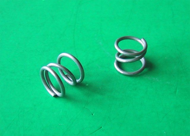 Pružina pístu (ocelová )