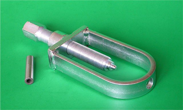 Stahovák píst.čepu