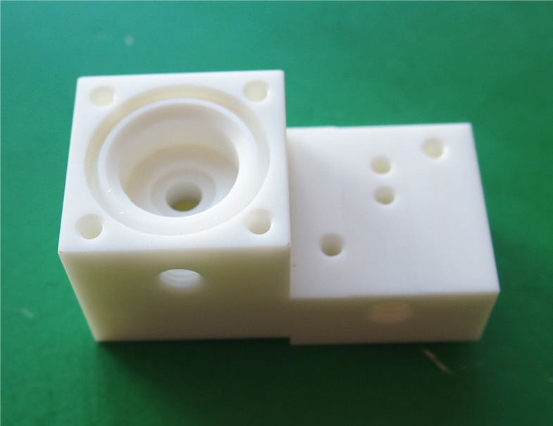 Těleso rozvodné W-lisovat